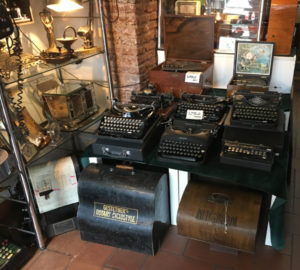 Nipper_typewriters
